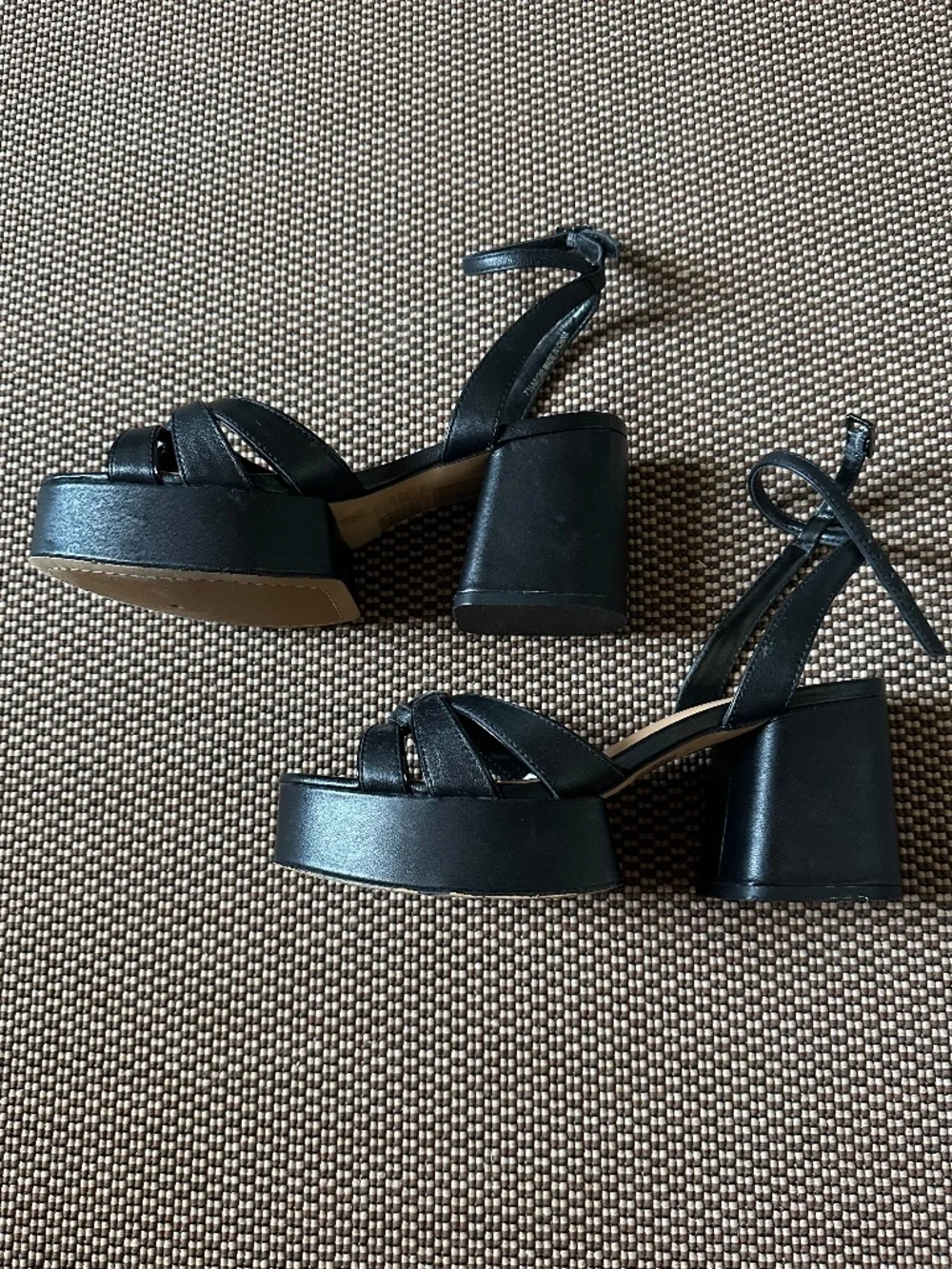 VINCE CAMUTO PLATFORM VS-FREESIE LEATHER SANDALS SIZE 7.5 - Picture 7 of 12